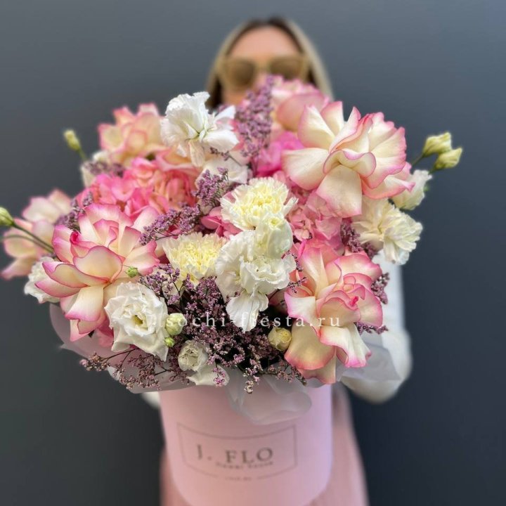 Цветочная композиция "Глория" в боксе в Старом Осколе