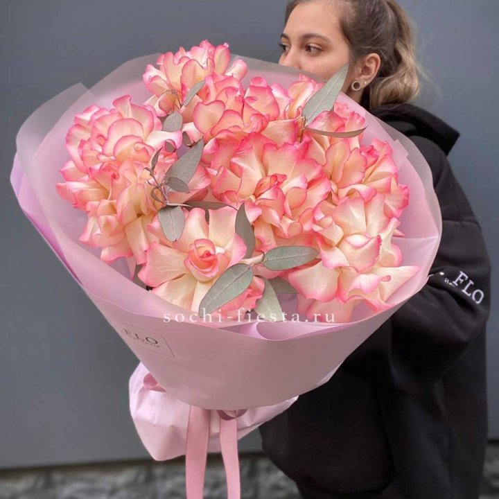 9 французских роз Джумилия в Старом Осколе