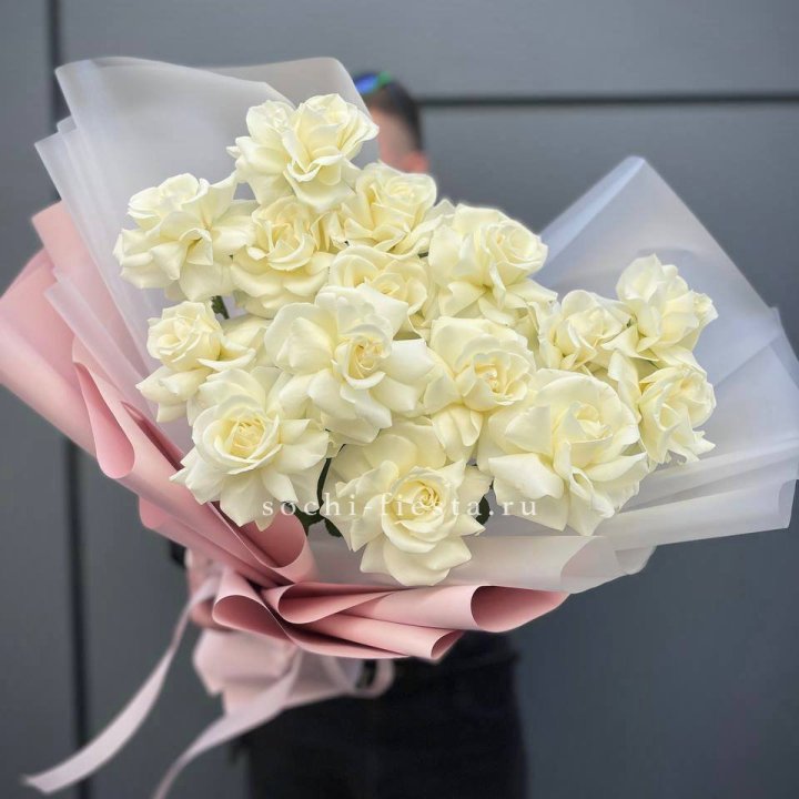 Букет из 15 французских роз Вайт дрим в Старом Осколе