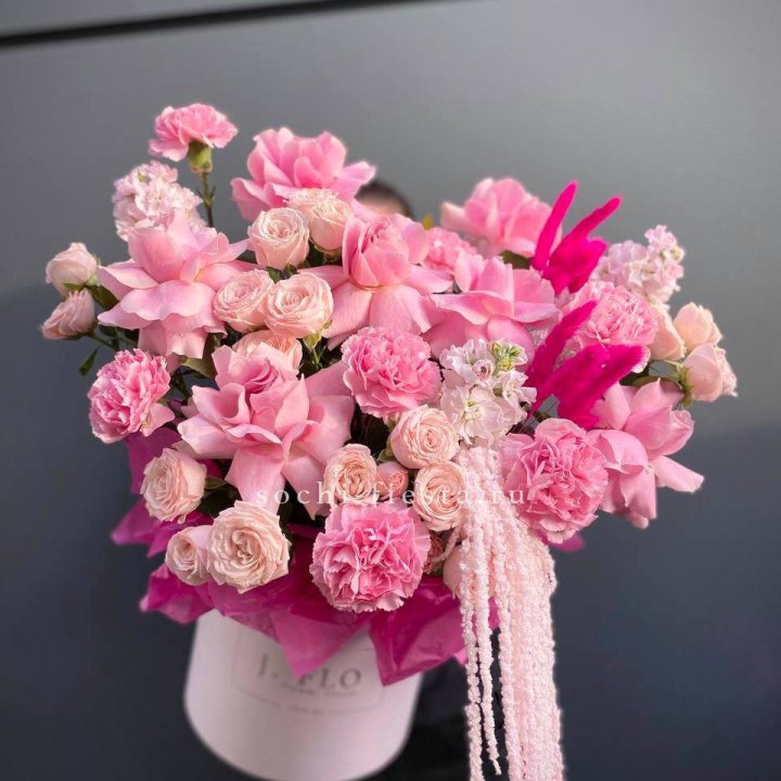 Цветочная коробка "Стелла" с доставкой в Старом Осколе