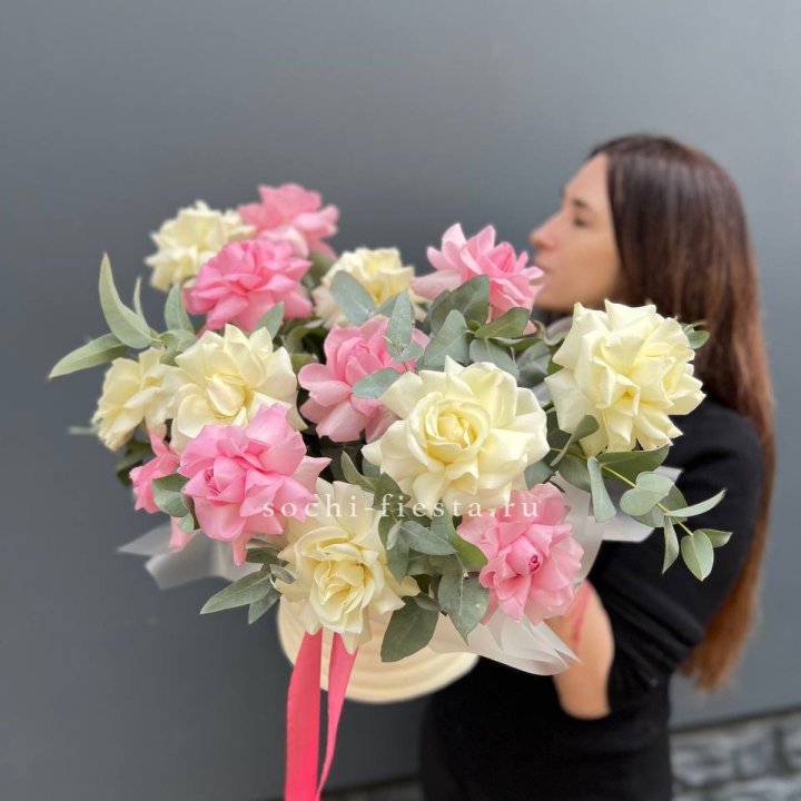 Зефирный бокс из 17 французских роз микс в Старом Осколе