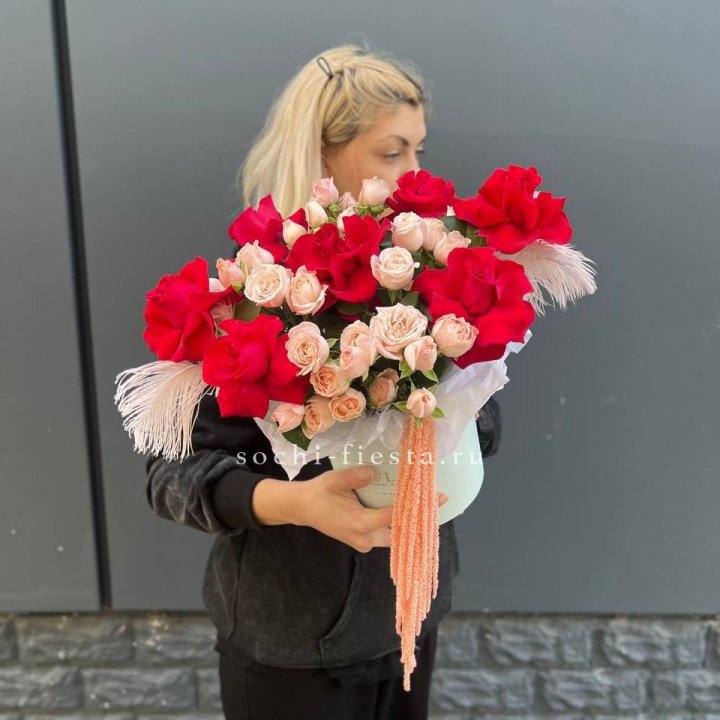 Бокс с нежными розами  в Старом Осколе