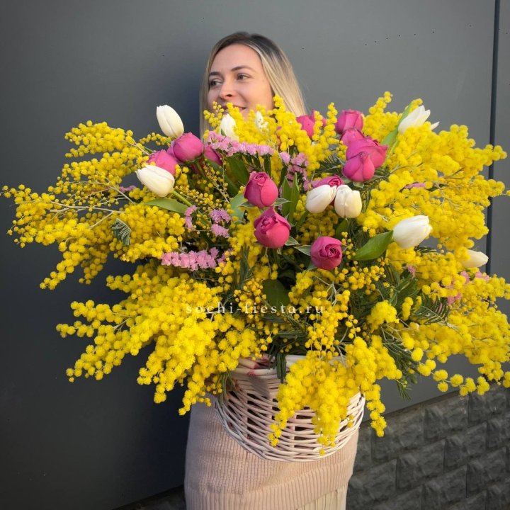 Цветочная корзина с мимозой "Спринг" в Старом Осколе