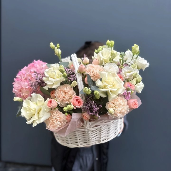 Цветочная корзина "Софтнес" в Старом Осколе