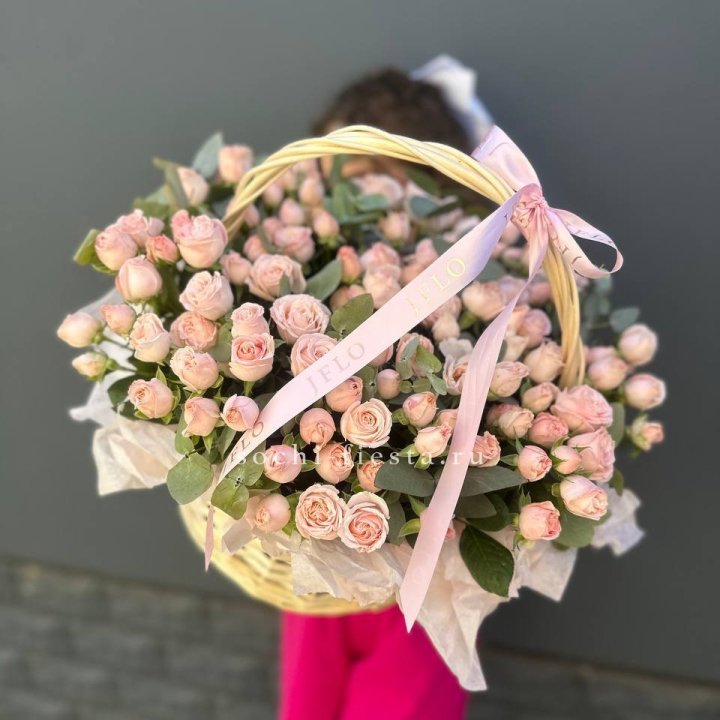 Корзина кустовых пионовидных роз в Старом Осколе