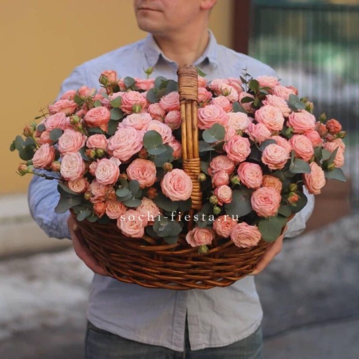 Корзина из 101 пионовидной розы в Старом Осколе