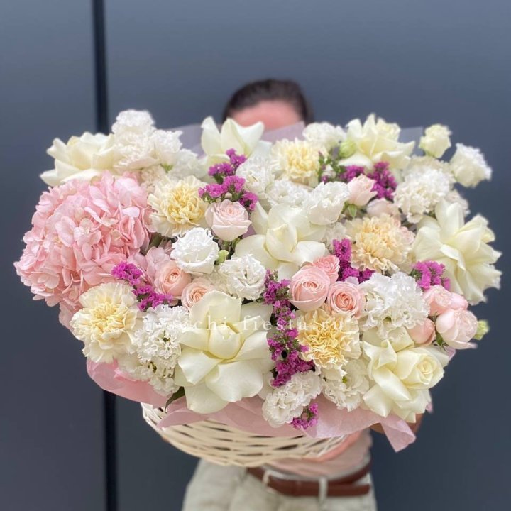 Корзина "Воздушная нежность" в Старом Осколе