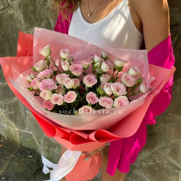 Розовые кустовые розы в Старом Осколе