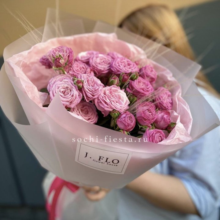 Пионовидные розы Мадам Бомбастик Pink в Старом Осколе