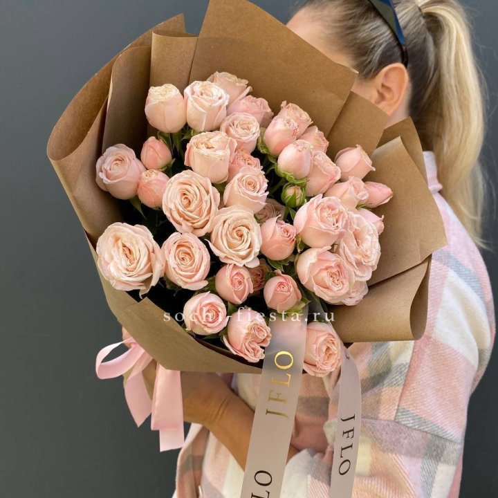 Кустовые розы Бомбастик в крафте в Старом Осколе