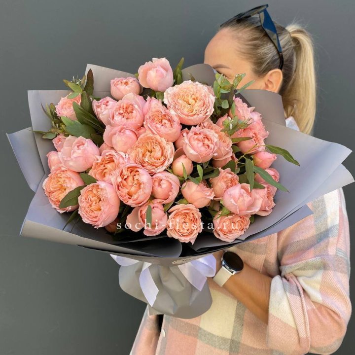Букет с пионовидными розами "Пивайн" в Старом Осколе