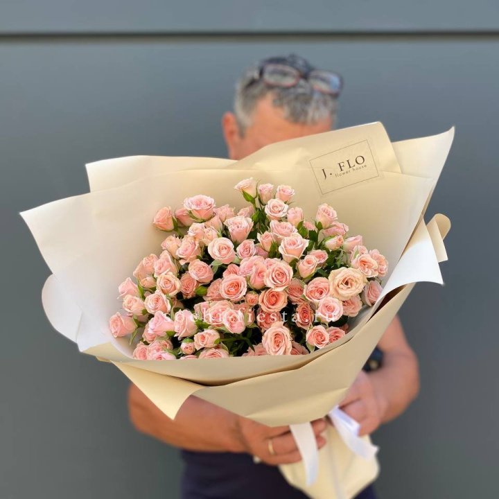 Кустовые розы леди в Старом Осколе