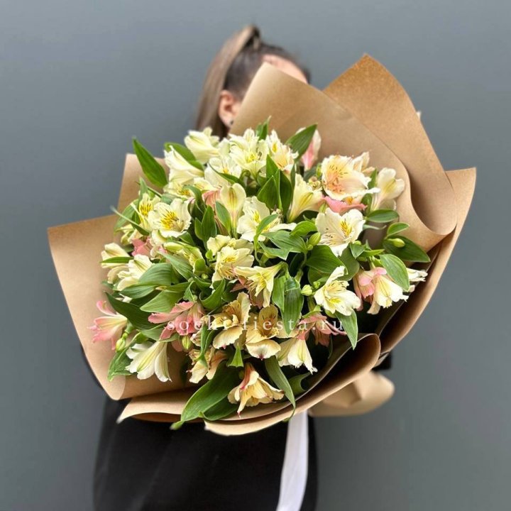 Букет альстромерий в крафте в Старом Осколе