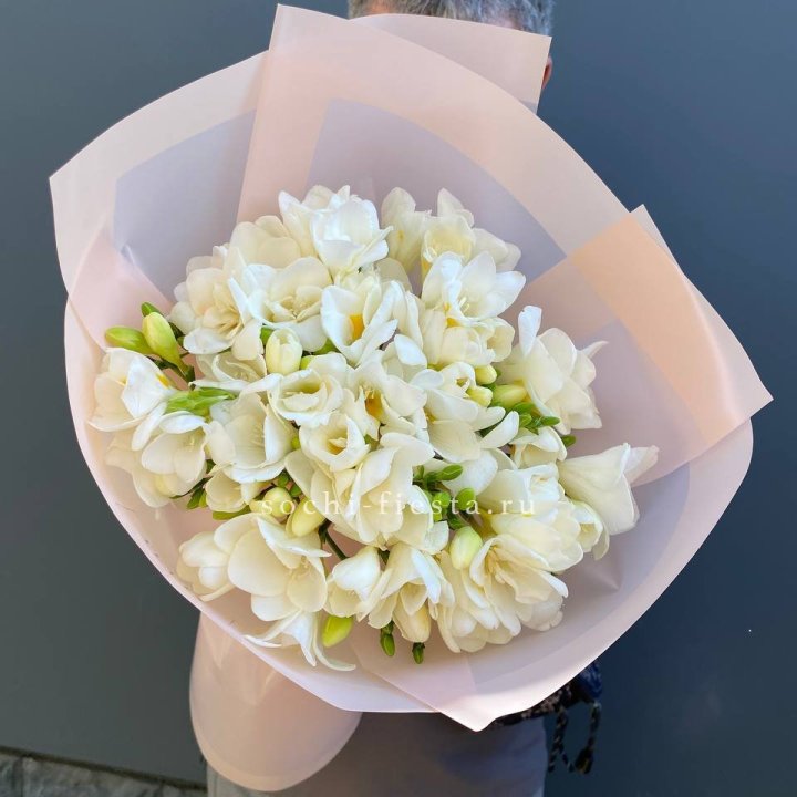 Букет белых фрезий  в Старом Осколе
