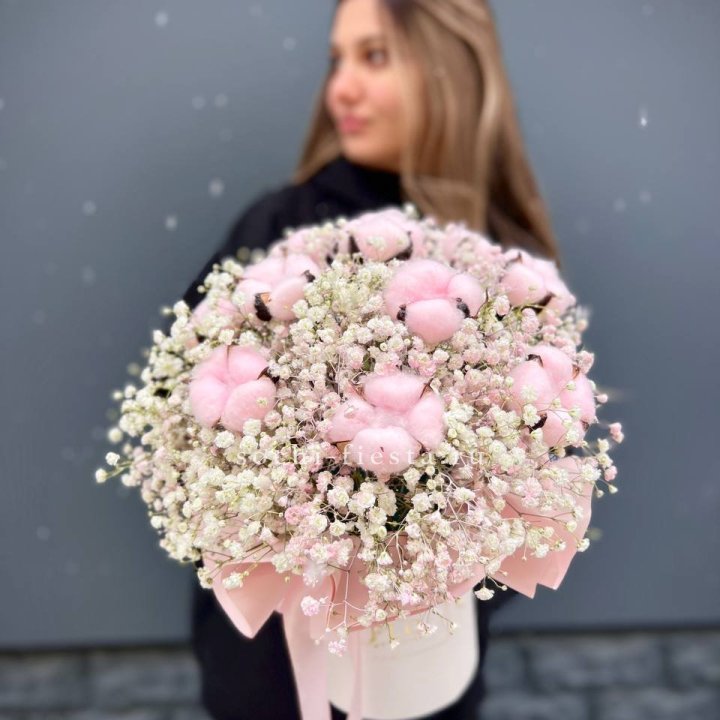 Гипсофилы с хлопком в шляпной коробке в Старом Осколе