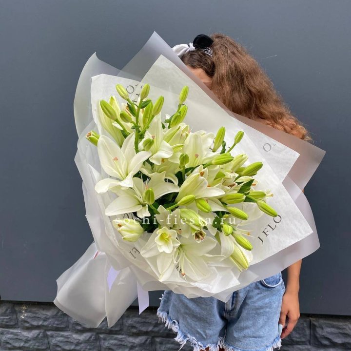 Букет  лилий "Воздушный"  с доставкой в Старом Осколе