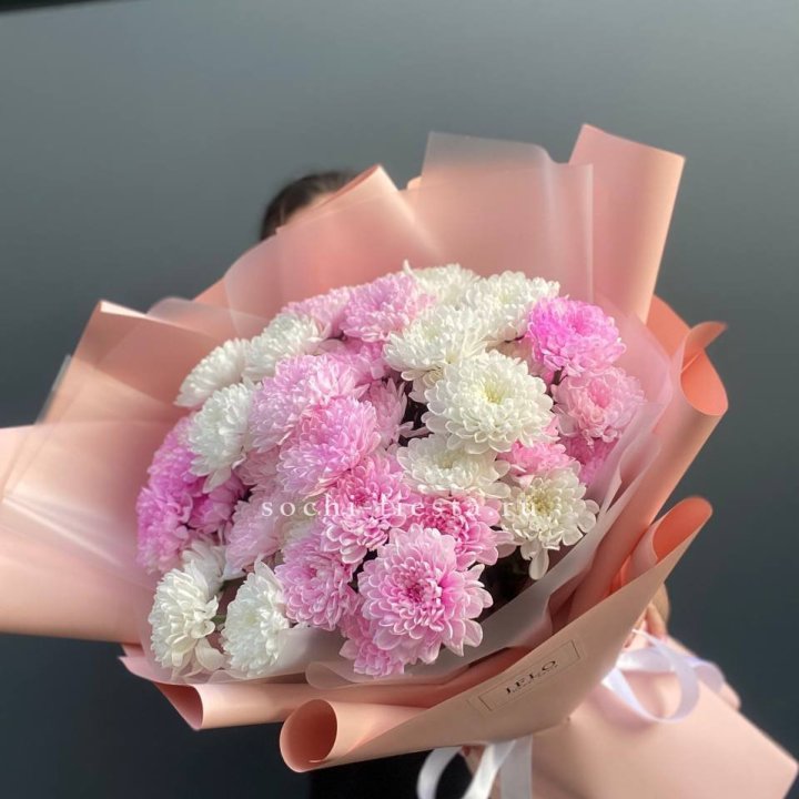  Букет бело-розовых хризантем  в Старом Осколе