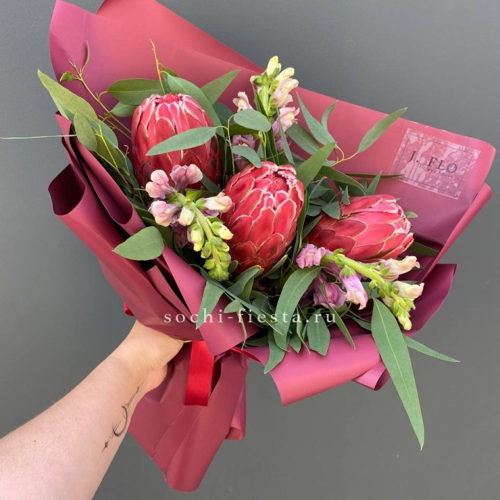 Букет из протеи "Квин" в Старом Осколе