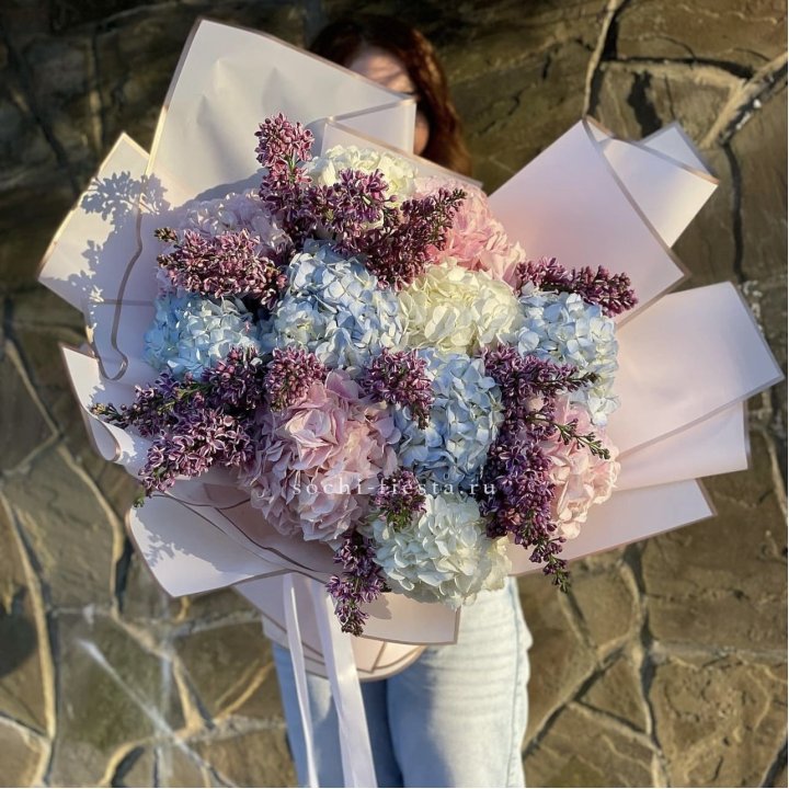 Букет гортензии с сиренью в Старом Осколе