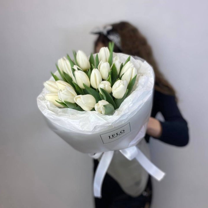  19 белых воздушных тюльпанов в Старом Осколе