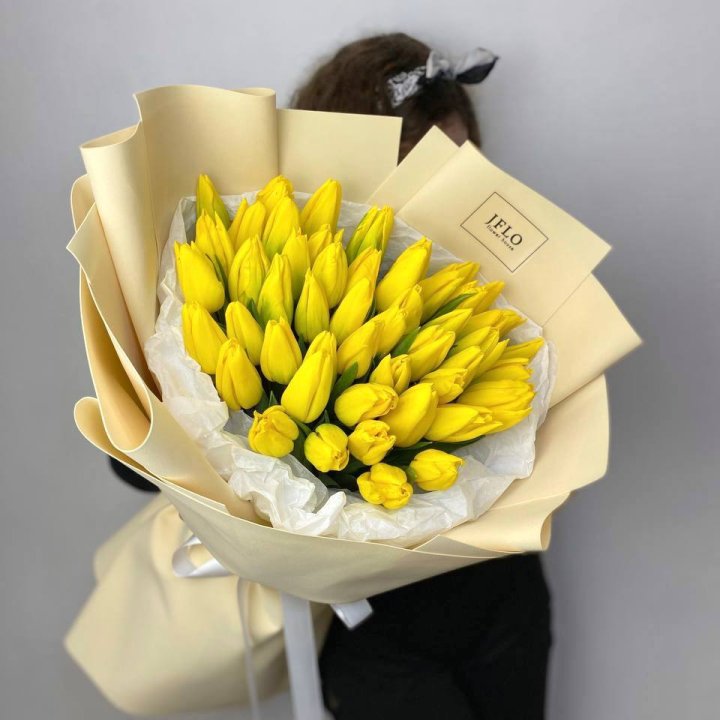 51 жёлтый тюльпан в Старом Осколе