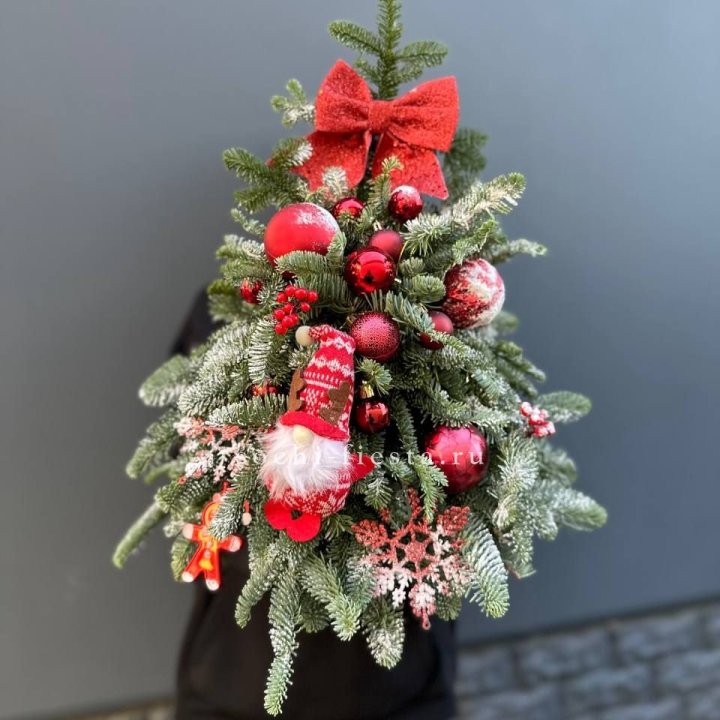 Новогодняя елочка "Ред" в Старом Осколе