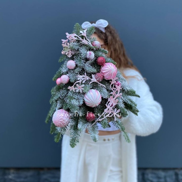 Новогодняя елочка "Розе" в Старом Осколе