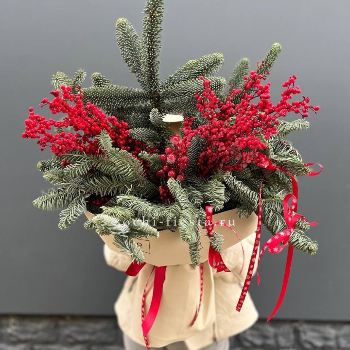 Букет нобилиса и ягод в Старом Осколе