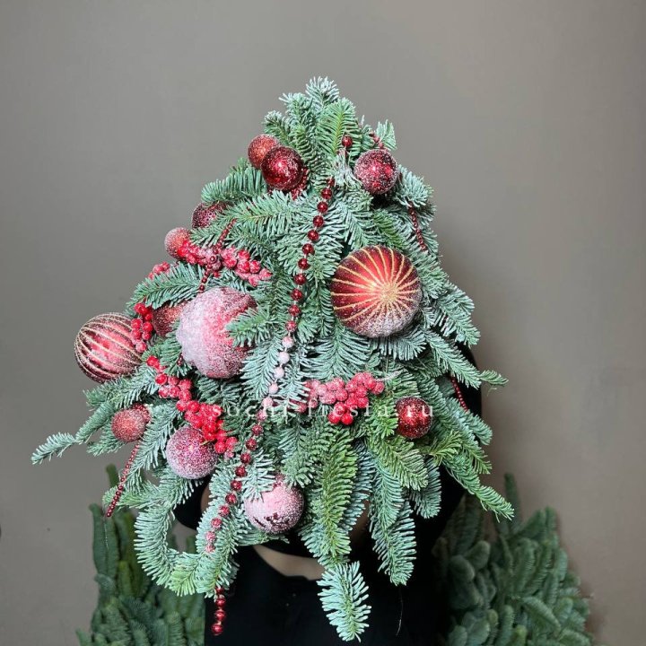 Ёлка красная в Старом Осколе