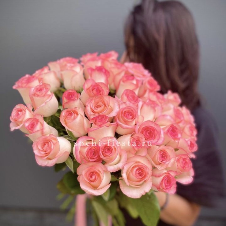 Охапка Роз Джумилия в Старом Осколе