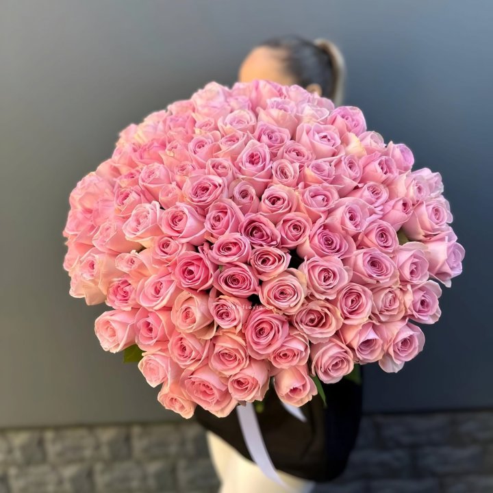 Охапка из 101 розовой розы в Старом Осколе