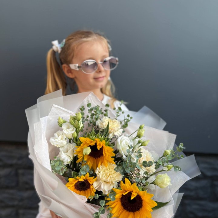  Букет  из стойких цветов с подсолнухами в Старом Осколе