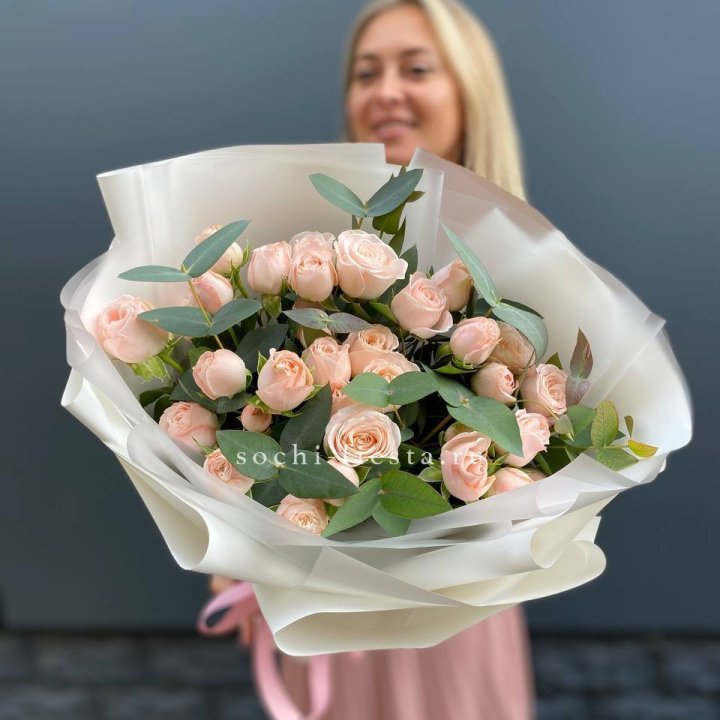 Букет кустовых роз "Фреш" с доставкой в Старом Осколе