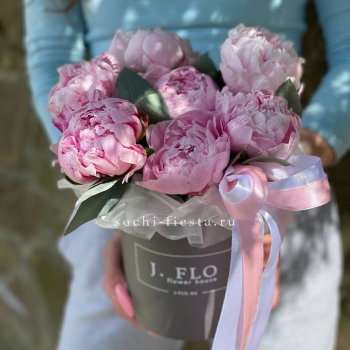 Цилиндр пионов с эвкалиптом в Старом Осколе