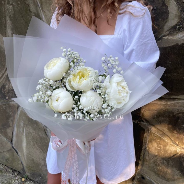 Букет белых пионов "Файв" в Старом Осколе