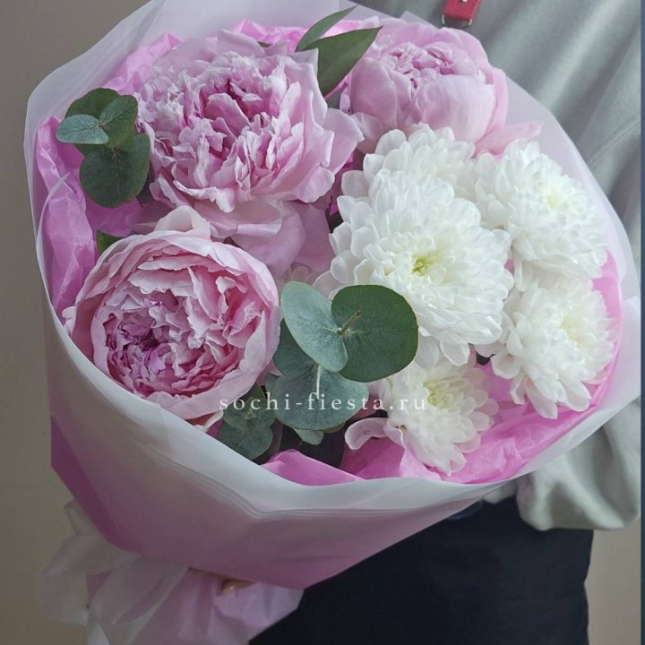  Букет комплимент с пионами в Старом Осколе