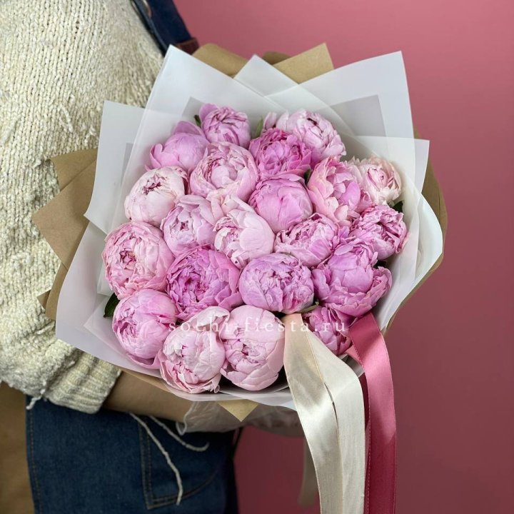 Букет из 21 пионов в Старом Осколе