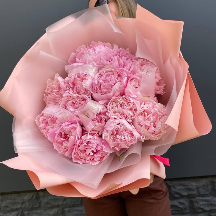 15 пионов "Монинг" в Старом Осколе