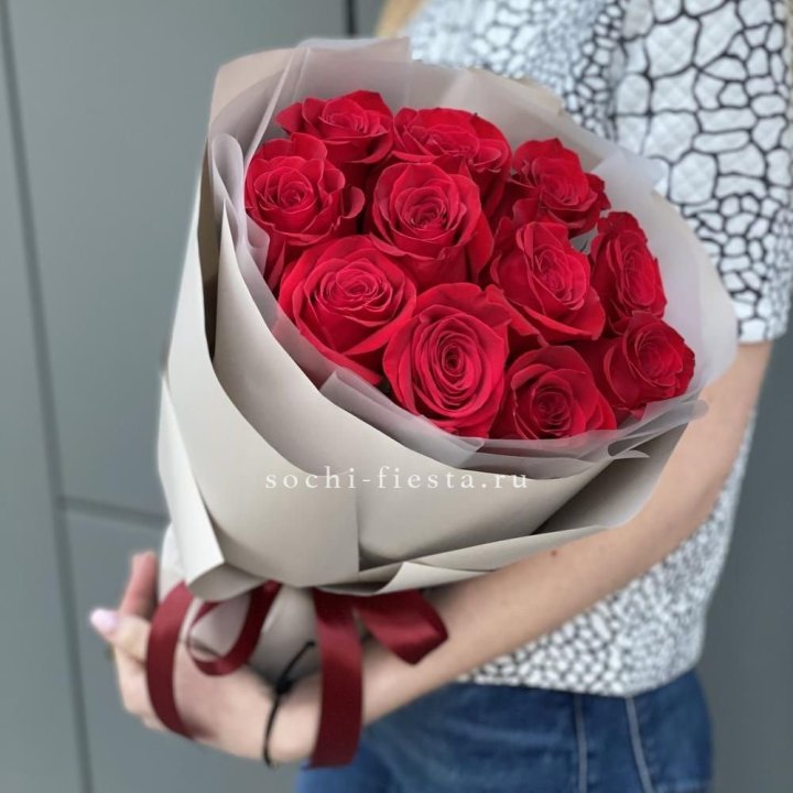 Букет красных роз "Рози" в Старом Осколе