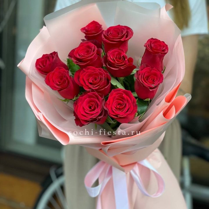 Букет красных роз "Мадам ред" в Старом Осколе