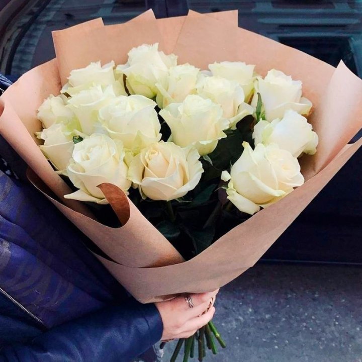 15 белых роз "Крафт" в Старом Осколе