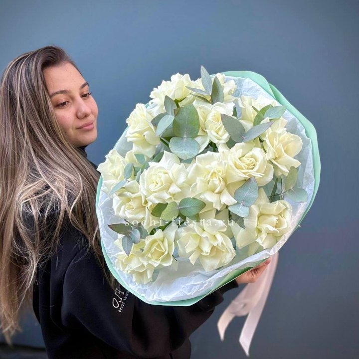 15 Белых французских роз "Ноте бьянка" в Старом Осколе