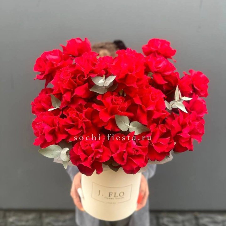 35 Французских роз в боксе в Старом Осколе