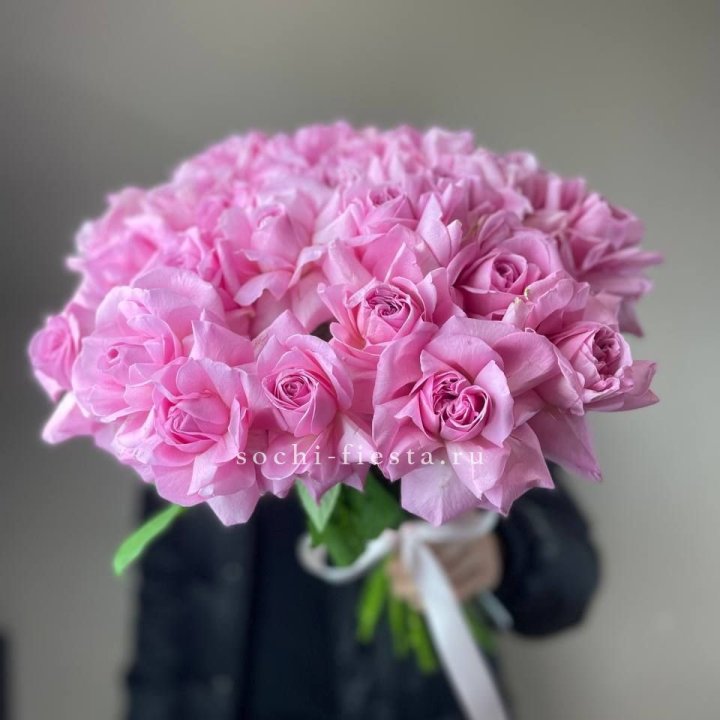 25 розовых французских роз в Старом Осколе