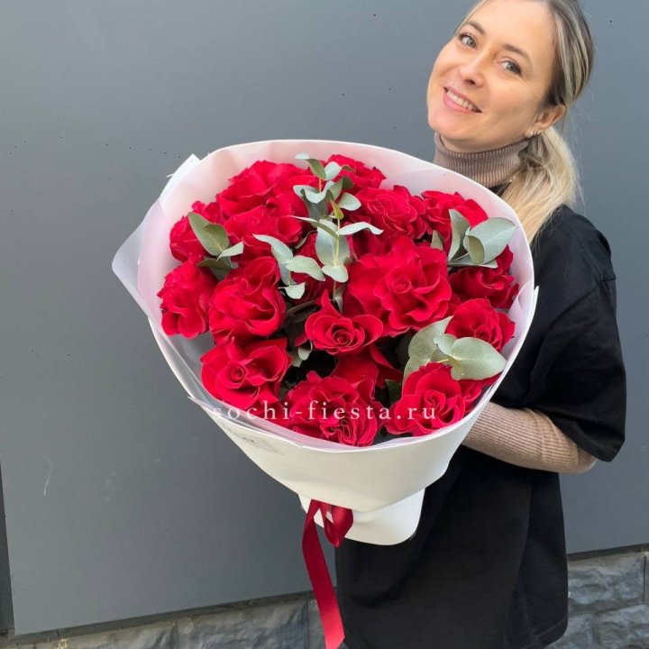 17 Красных французских роз в Старом Осколе