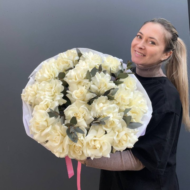 25 Белых французских роз Вайт найс в Старом Осколе