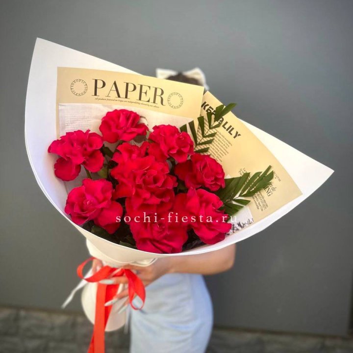 9 Красных французских роз Чико в Старом Осколе