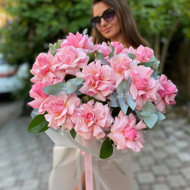 17 Розовых  французских роз в Старом Осколе