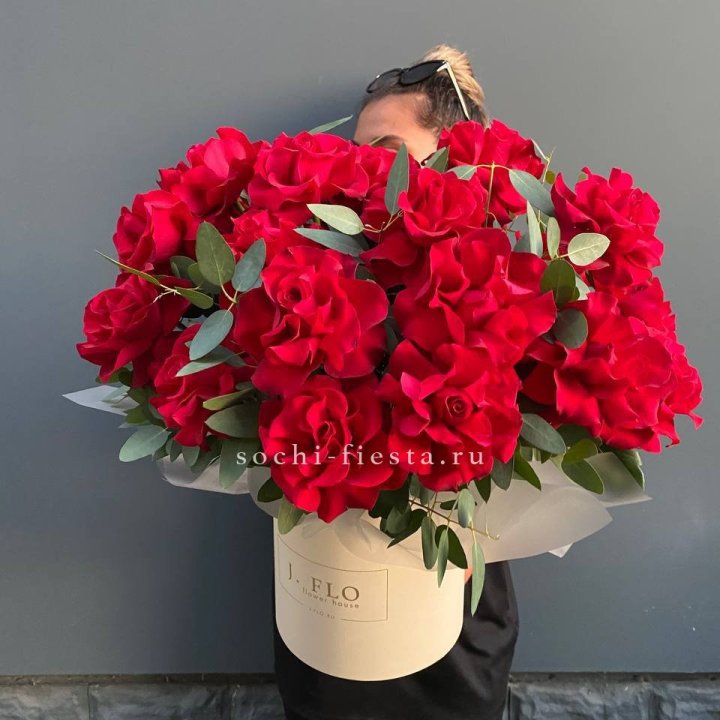 25 Французских красных роз в коробке в Старом Осколе