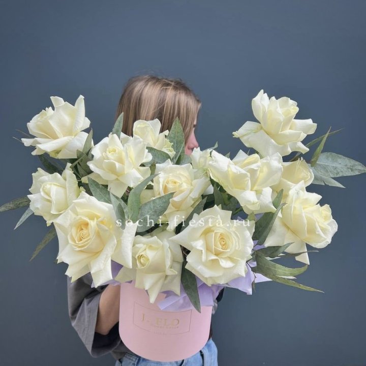 15 Французских роз в боксе в Старом Осколе